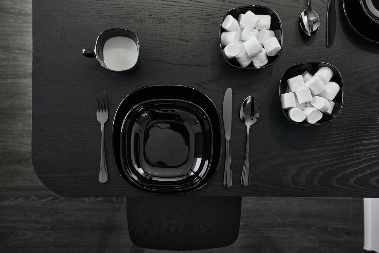 After8-black&white