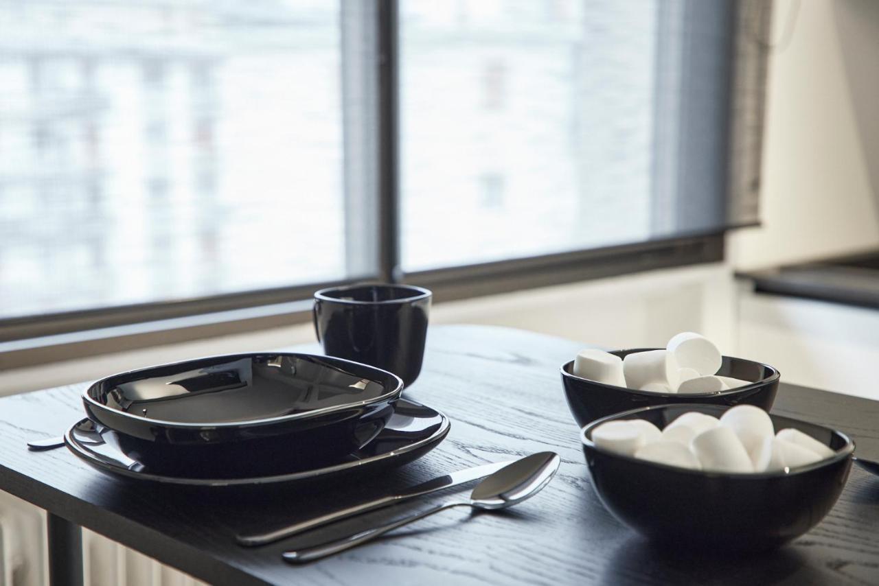 After8-black&white Apartment *